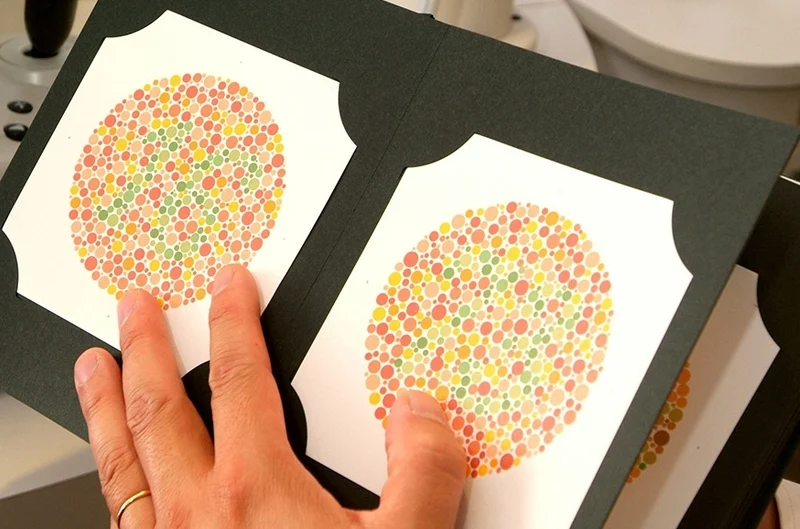 Gangguan Penglihatan Ketika Melihat Berbagai Warna