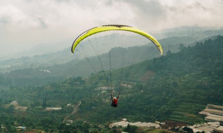 Olahraga Udara Yang Sangat Ekstrem Yaitu Paralayang