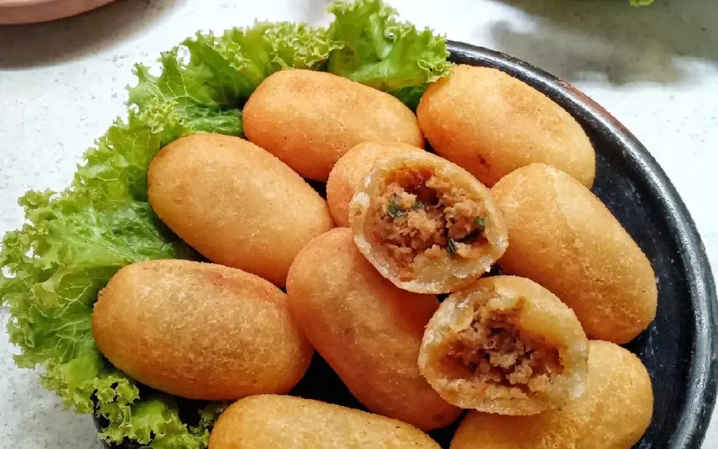 Makanan Khas Sunda Combro Dari Parutan Singkong