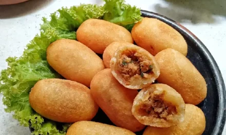 Makanan Khas Sunda Combro Dari Parutan Singkong