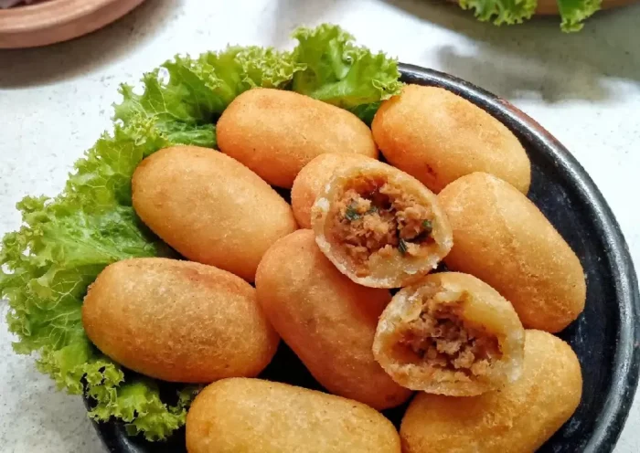Makanan Khas Sunda Combro Dari Parutan Singkong