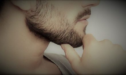 Jenggot Atau Kumis Rambut Yang Berada Di Sekitar Dagu