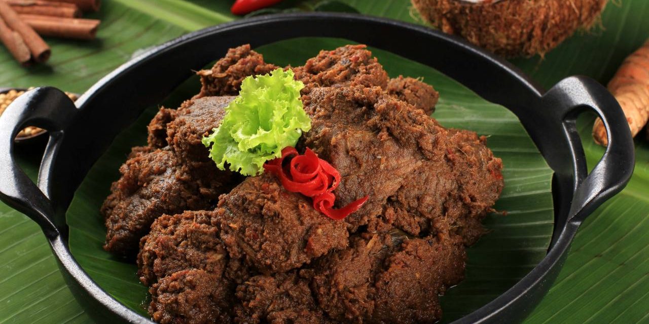 Hidangan Tradisional Rendang Dengan Bumbu Khasnya