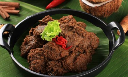 Hidangan Tradisional Rendang Dengan Bumbu Khasnya