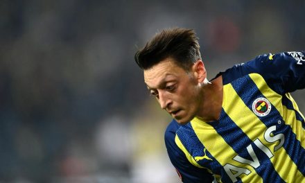 Mesut Ozil Merupakan Pemain Sepak Bola Yang Sangat Handal