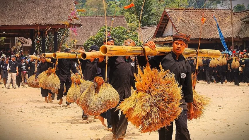 Kegiatan Budaya Sunda Dalam Tradisi Seren Taun