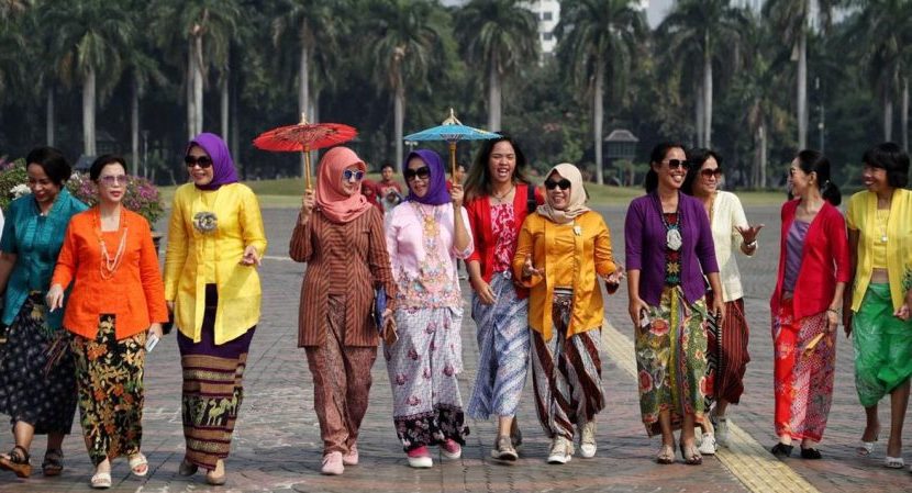 Sebuah Kain Tradisional Wanita Yaitu Kebaya