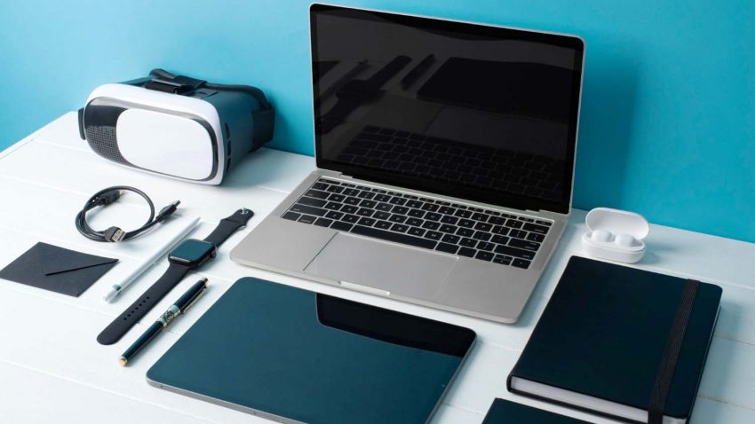 Perangkat Kecil Elektronik Gadget Sangat Di Butuhkan