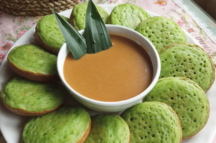 Adonan Tepung Serabi Menjadi Makanan Tradisional Manis