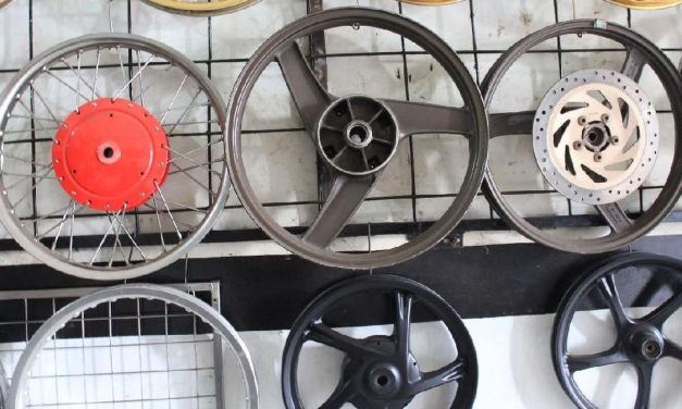 Sebuah Lingkar Motor Atau Bagian Velg Di Roda