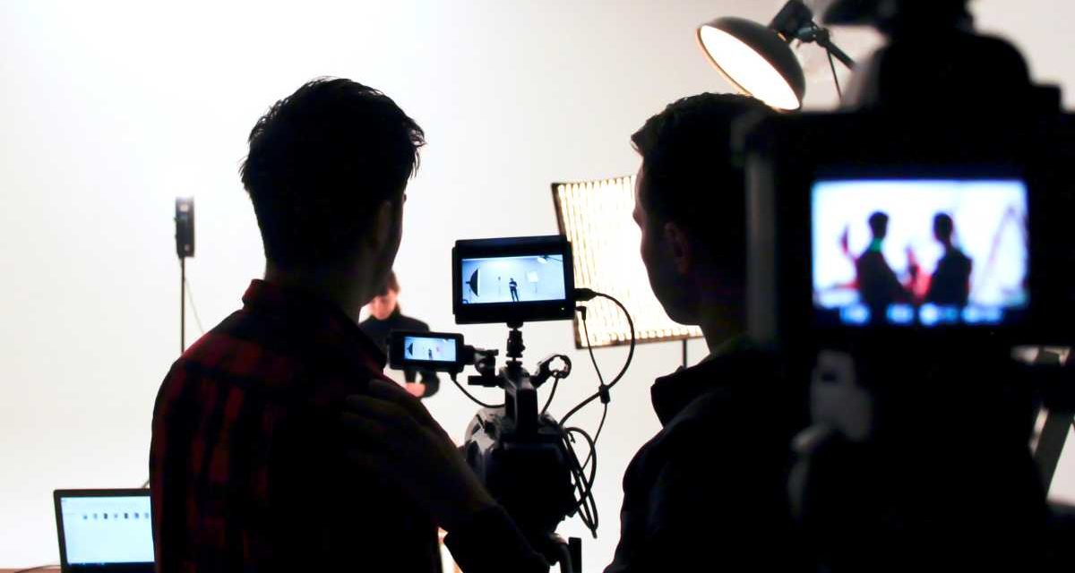 Perangkat Elektronik Kamera Dalam Mengambil Gambar Dan Video