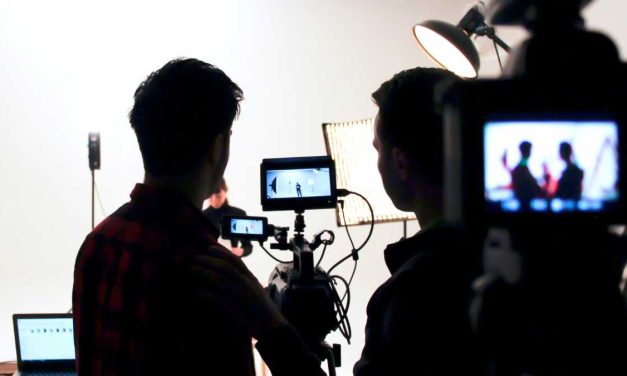 Perangkat Elektronik Kamera Dalam Mengambil Gambar Dan Video
