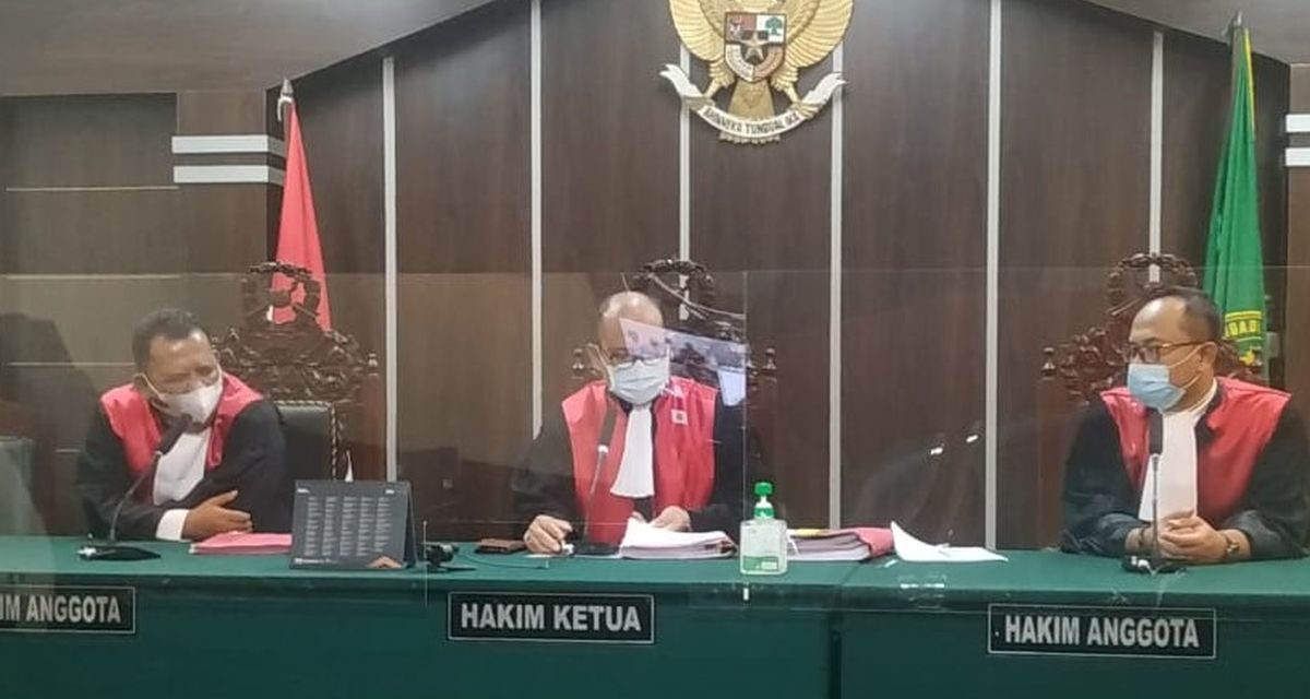 Penegak Keadilan Seorang Hakim Di Suatu Ruangan