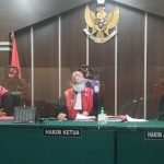 Penegak Keadilan Seorang Hakim Di Suatu Ruangan