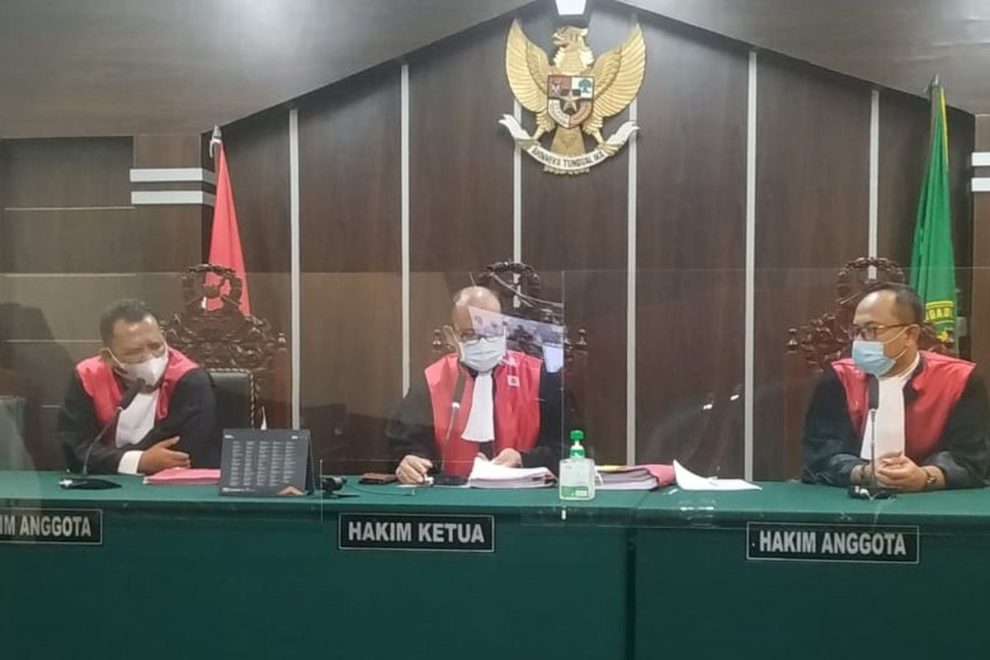 Penegak Keadilan Seorang Hakim Di Suatu Ruangan
