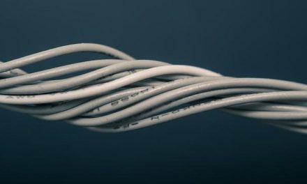 Suatu Benda Isolator Sebagai Penghambat Pindahnya Energi