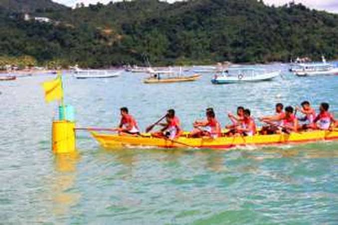 Kendaraan Tradisional Sampan Sebagai Transportasi Air