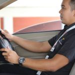 Pengemudi Pribadi Atau Seorang Supir Di Jalan