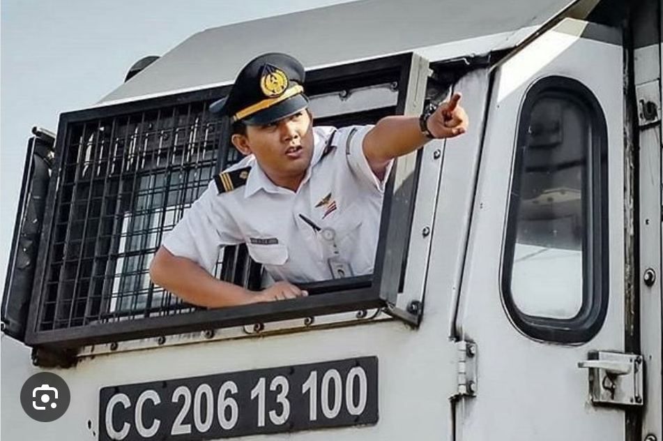 Pengemudi Kereta Api Yaitu Seorang Masinis