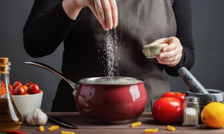 Sebuah Bahan Dapur Garam Yang Memiliki Rasa Asin