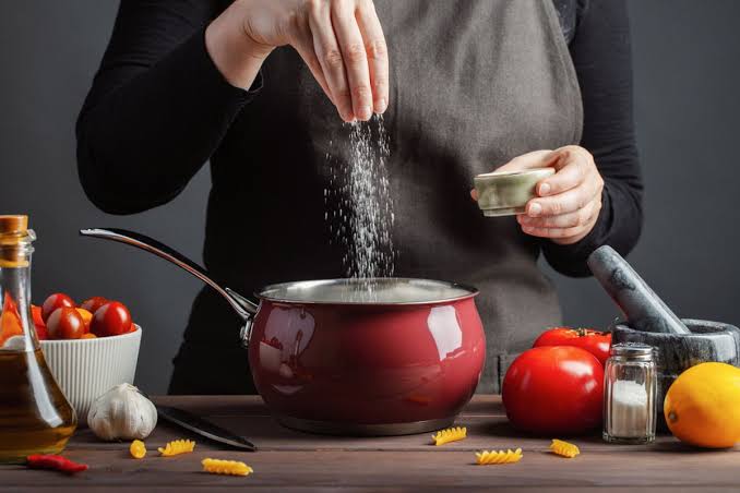 Sebuah Bahan Dapur Garam Yang Memiliki Rasa Asin