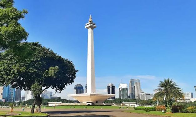 Sebuah Ikon Indonesia Yang Sudah Sangat Terkenal Monas