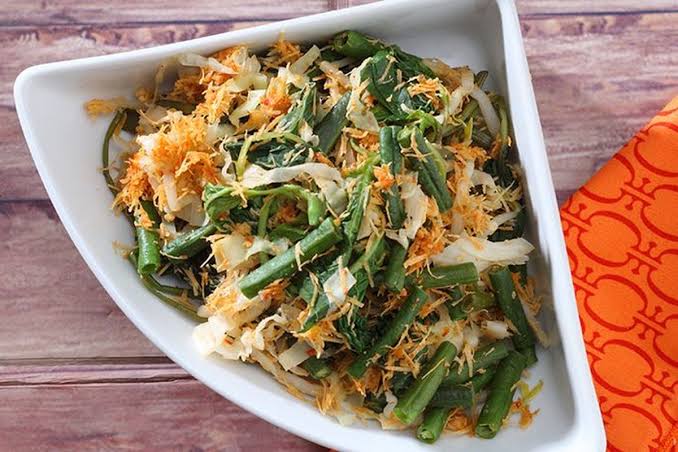 Sayuran Rebus Yang Menjadi Makanan Tradisional Indonesia Urap