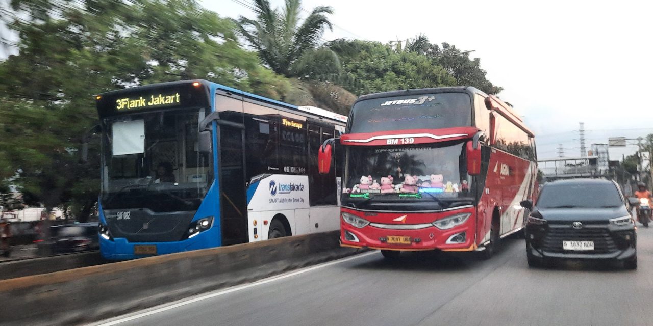 Kendaraan Bermotor Bus Sebagai Alat Transportasi Umum