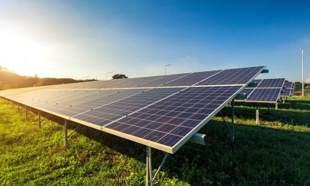 Perangkat Tekbologi Canggih Sebuah Panel Surya