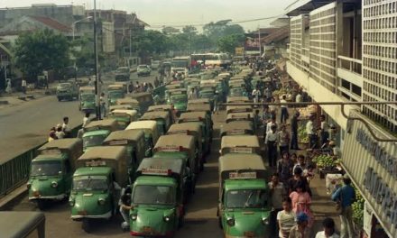 Angkutan Umum Bemo Yang Unik Dan Lucu Bentuknya