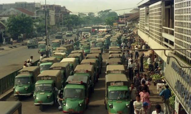 Angkutan Umum Bemo Yang Unik Dan Lucu Bentuknya