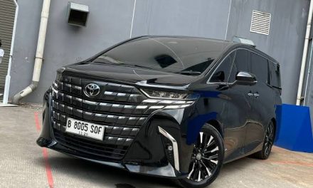 Sebuah Kendaraan Mobil Mahal Serta Mewah Alphard
