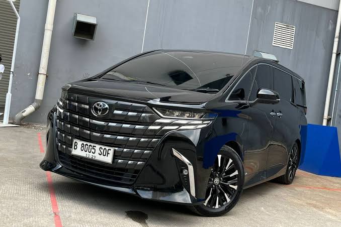 Sebuah Kendaraan Mobil Mahal Serta Mewah Alphard