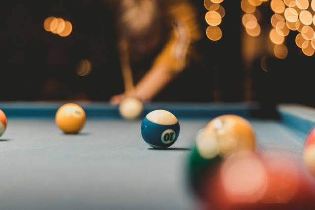 Olahraga Permainan Billiard Pada Sebuah Meja