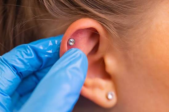 Tindakan Bolongan Piercing Di Bagian Tubuh