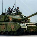Sebuah Kendaraan Tempur Tank Di Lapisi Baja Tebal